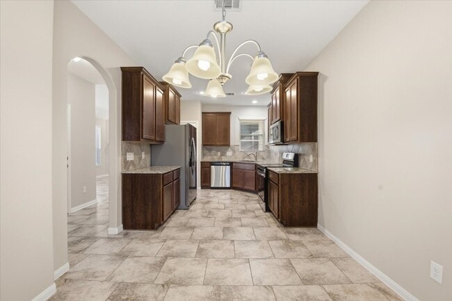 Building Photo - 3411 Country Club Blvd