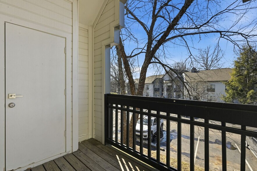 Building Photo - 2103 Deercross Dr
