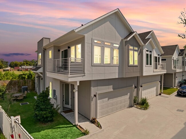 Building Photo - 851 Prosper St