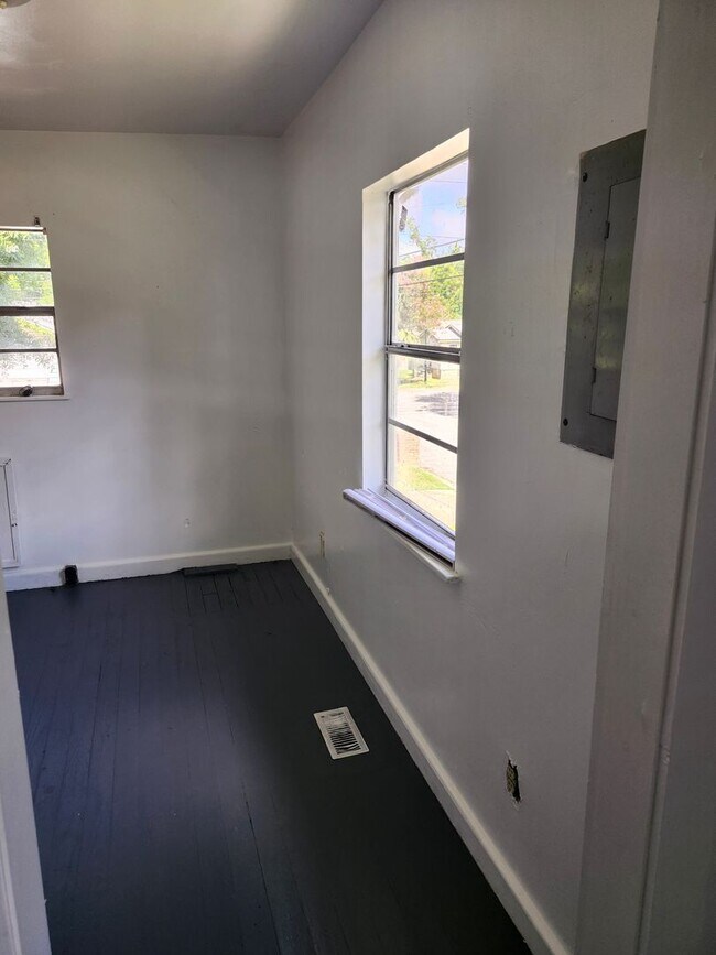 Building Photo - 715 Liberty St