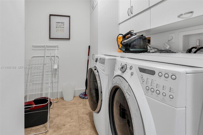 Building Photo - 415 Rovino Ave