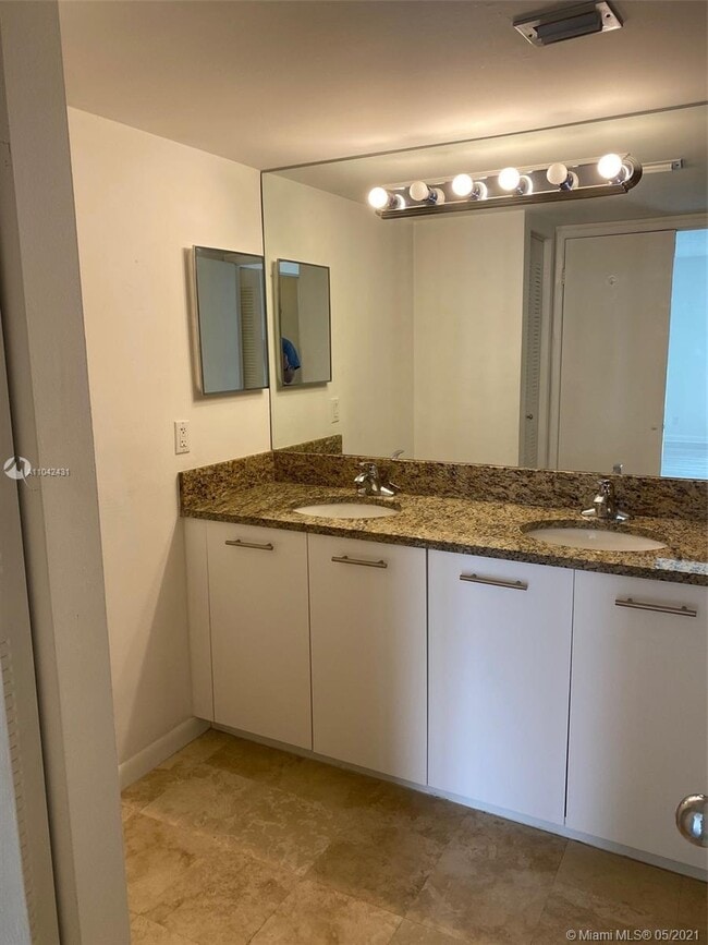 Building Photo - 3300 NE 192 St