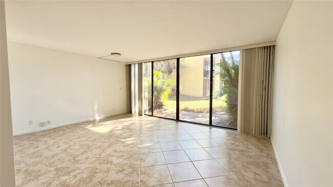 Building Photo - 2941 SW 87th Ave