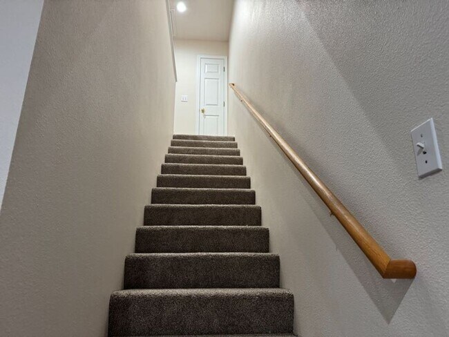 Building Photo - Stunning 2 Bed, 2.5 Bath Townhouse — Fully Renovated!