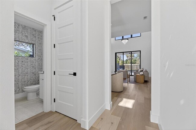 Building Photo - 2335 Oak Terrace