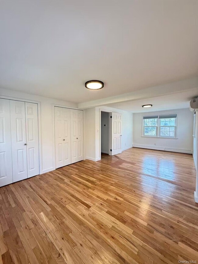 Building Photo - 18 Bayles Ave