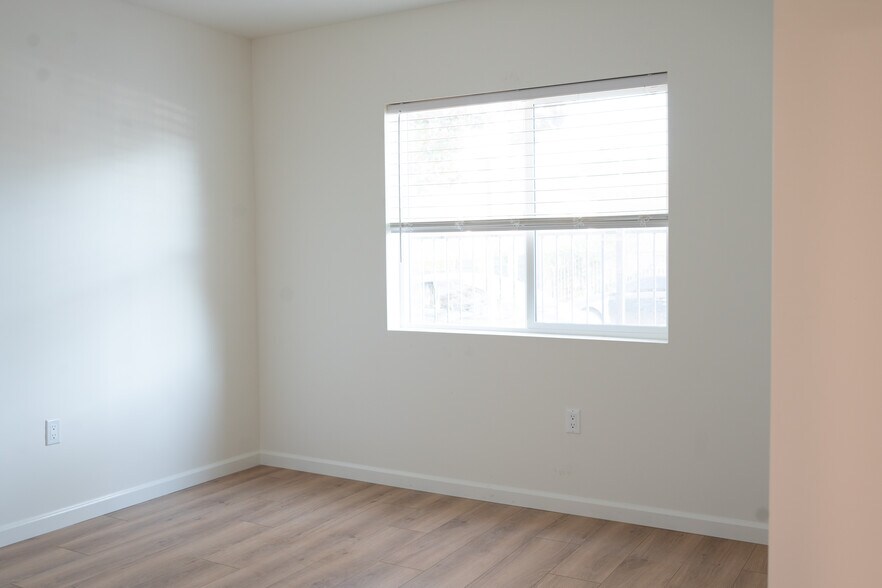 Building Photo - 5259 Lexington Ave