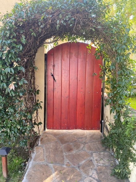 Building Photo - 3222 Ingledale Ter