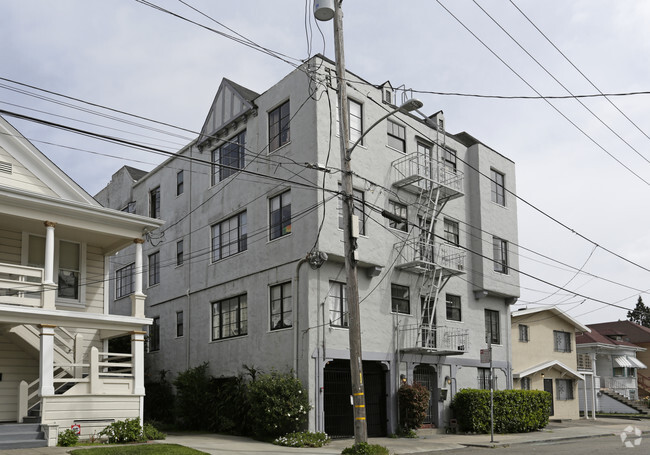 Building Photo - 3764 Shafter Ave