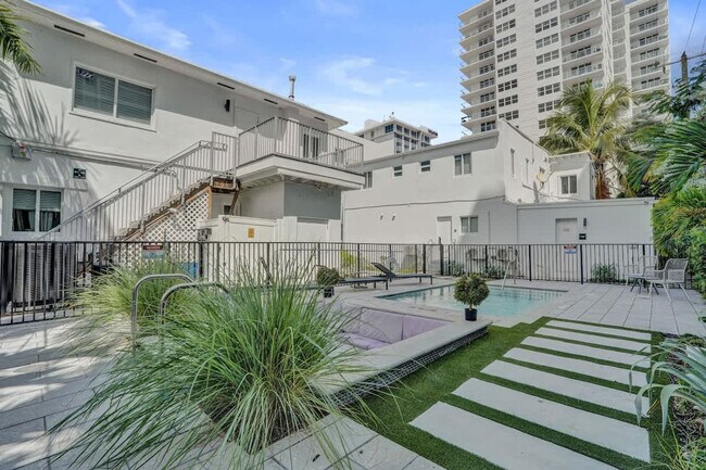 Building Photo - 3020 Seville St