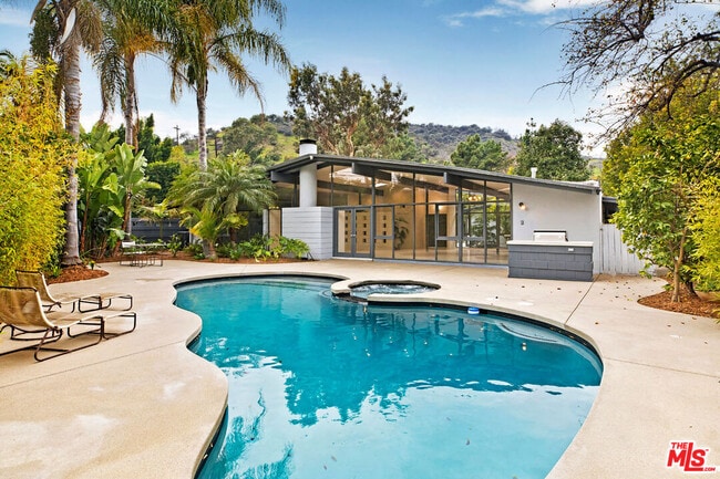 Building Photo - 7560 Lolina Ln