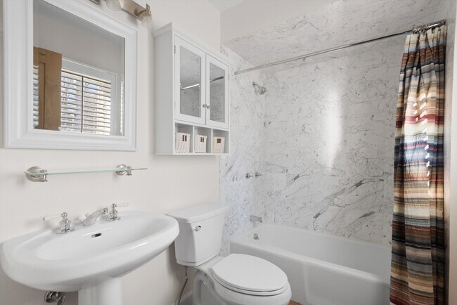 Building Photo - 18 Edgewood Ln