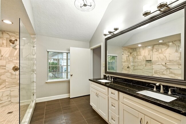 Building Photo - 5438 Garden Village Dr