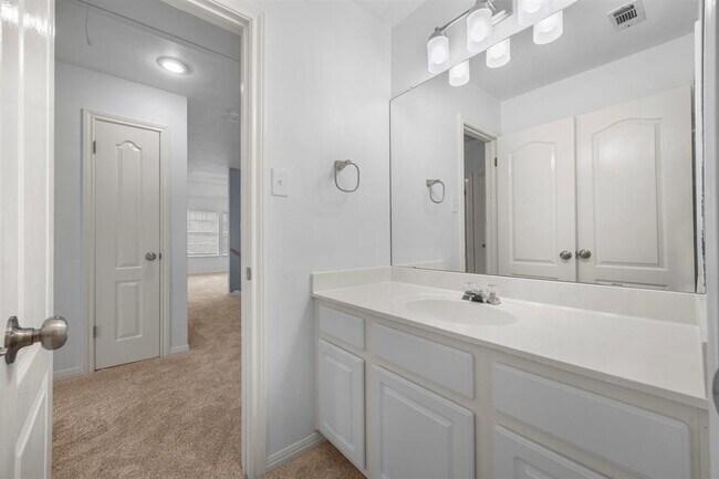 Building Photo - 15041 Calaveras Dr