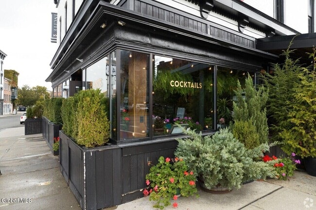 Building Photo - 5 Broadway