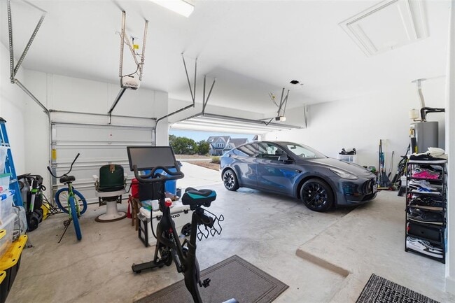 Building Photo - 256 Smoke Tree Cir