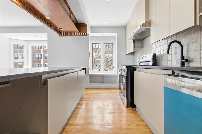 Building Photo - 298 Columbus Ave