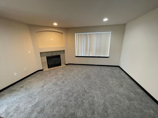 Building Photo - Extremely Gorgeous 3 Bedroom Home for Rent in Lynnwood
