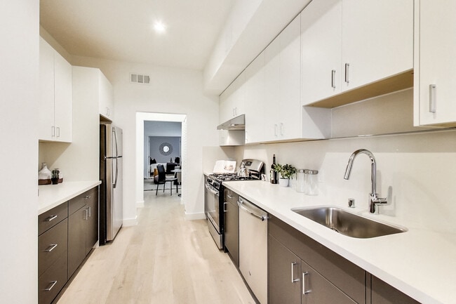 Building Photo - 20 Romolo