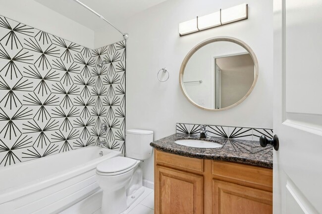 Building Photo - 1411 Creekside Dr