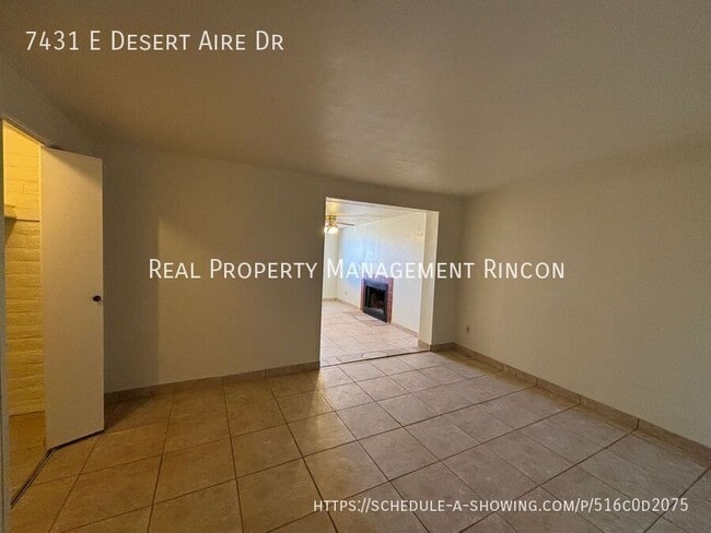 Building Photo - 7431 E Desert Aire Dr