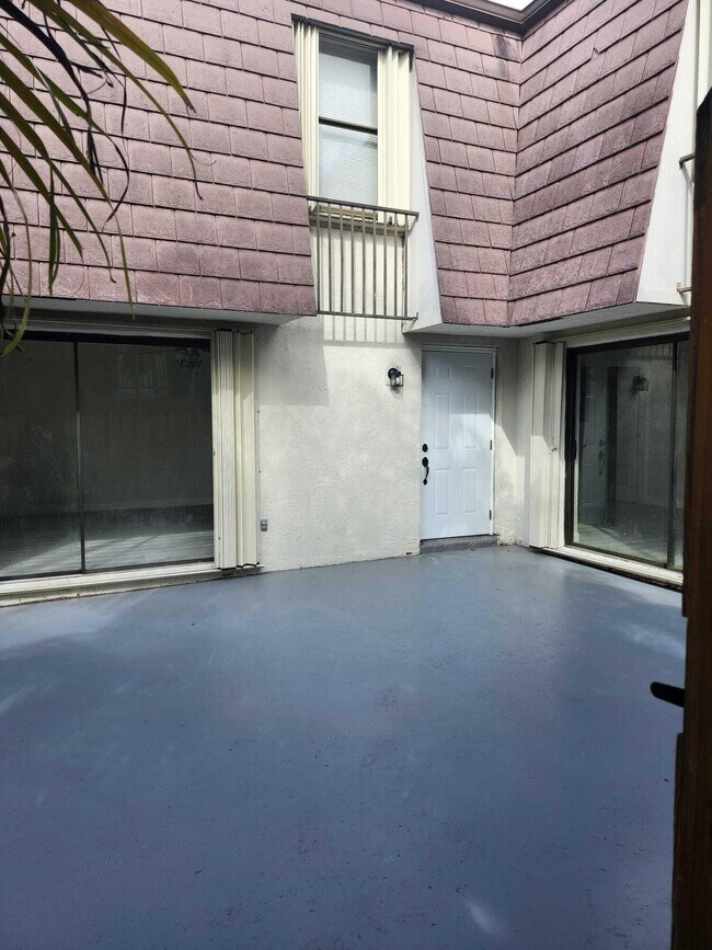 Building Photo - 7519 Courtyard E Run