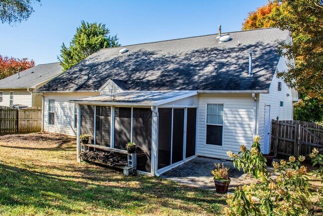 Building Photo - 1925 Cedar Ridge Ln
