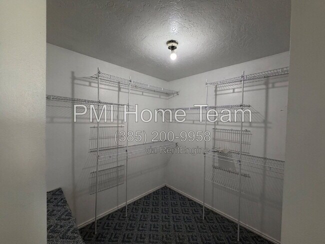 Building Photo - 2942 N 2000 W