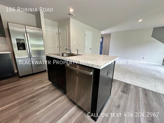 Building Photo - 166 Robinia Rd