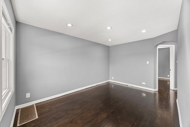 Building Photo - 9740 S Prairie Ave