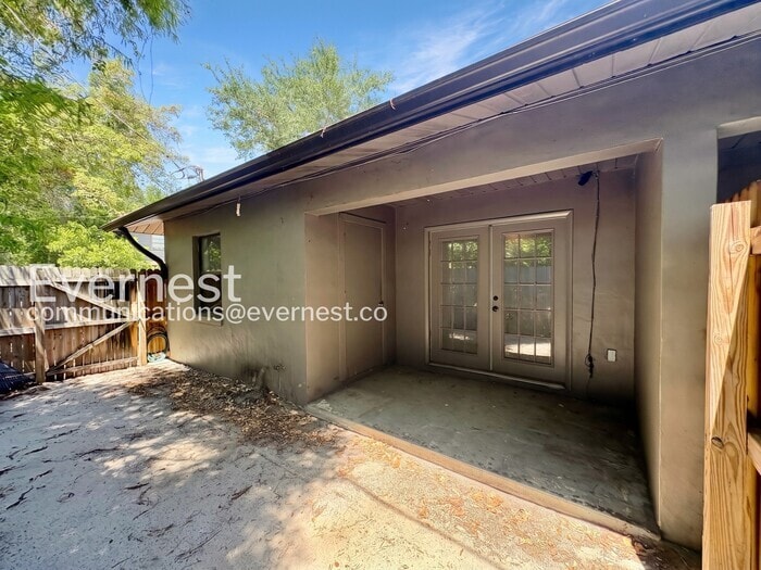 Building Photo - 1059 Spirit Lake Rd