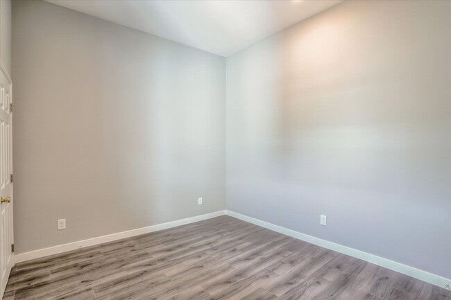 Building Photo - $1,500 MOVE IN SPECIAL!! 3 BED/2 BATH HOME UPPER UNIT AVAIABLE FOR RENT IN OAKLAND, CA!!!!