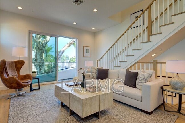 Building Photo - 6016 Comey Ave