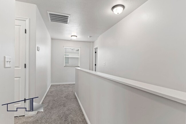 Building Photo - West Haven Utah 3 Bedroom 2.5 Bathroom Home!