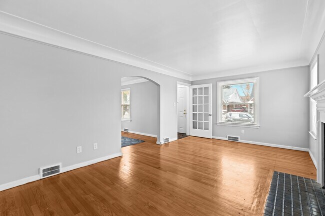 Building Photo - 5566 Haverhill St