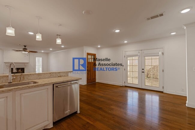 Building Photo - 2 Bed/2 Bath Townhouse in Brandon