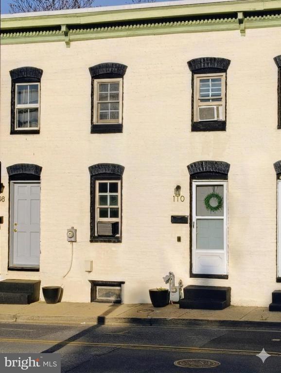 Building Photo - 110 Ice St