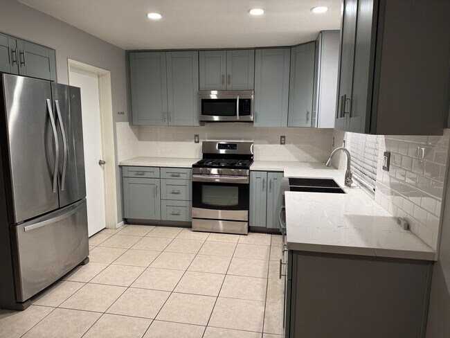 Building Photo - Amazing House For Rent