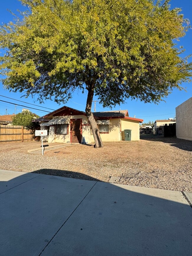 Building Photo - 239 S Cherry Ave