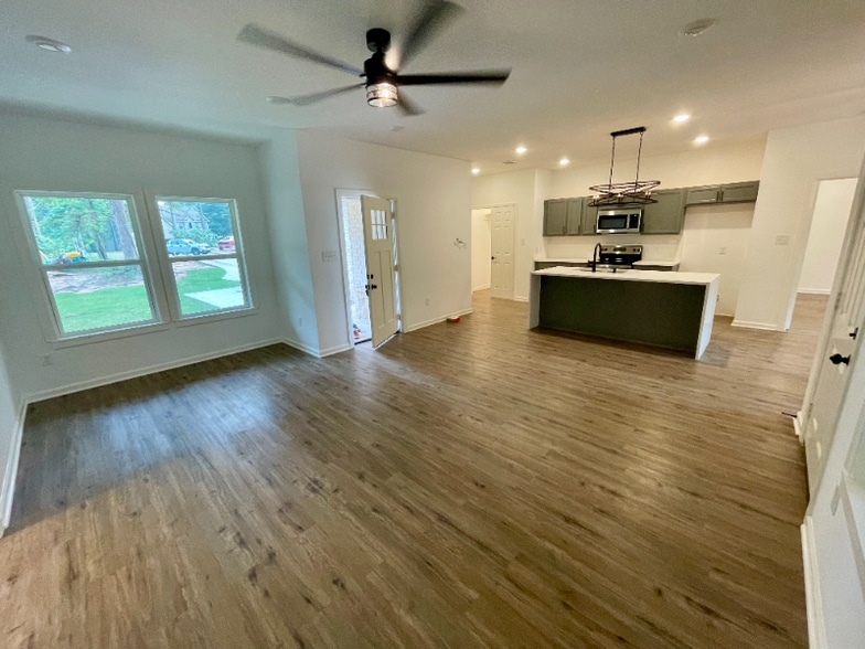 Building Photo - 17562 Highland Cir