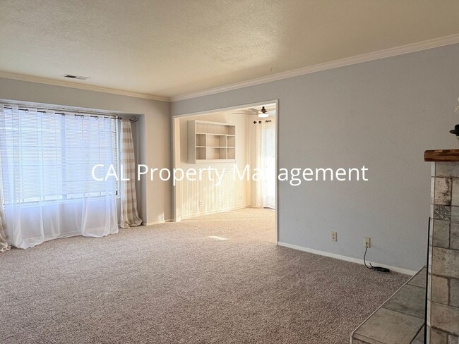 Building Photo - Charming 2BD Home in Gated Community with Pool & Garage