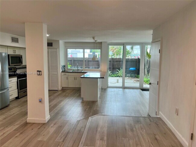 Building Photo - 7133 SW 109th Ct