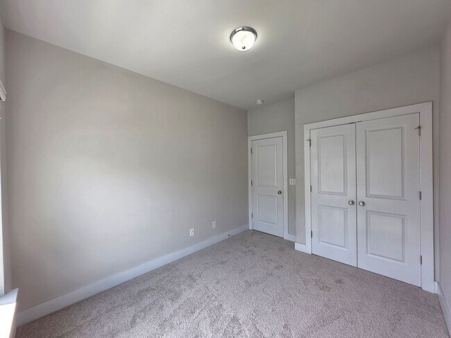 Building Photo - 3779 Oxford Cir