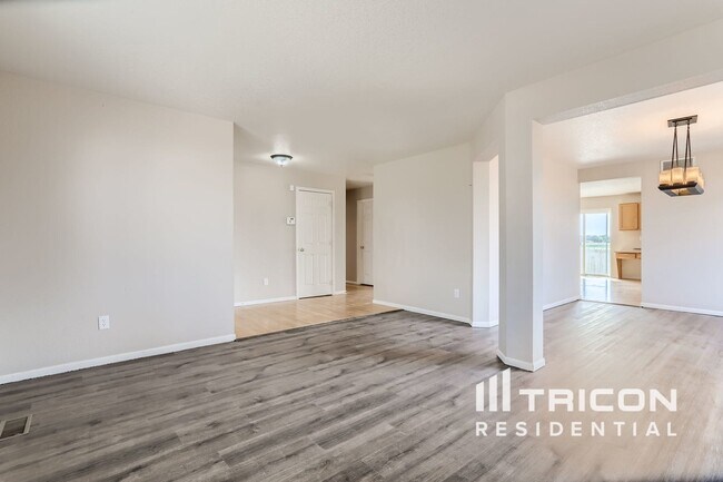 Building Photo - 10191 Altura St