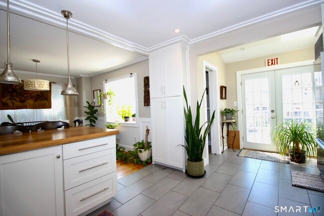 Building Photo - 25 Center Terrace