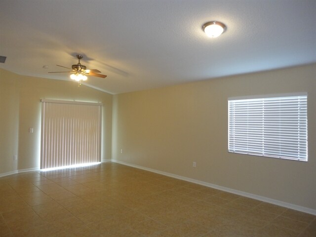Building Photo - 532 Scarlet Maple Ct