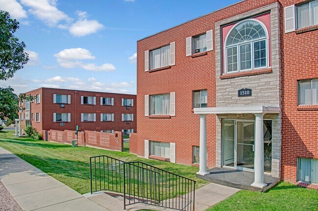 Bristol Square Façade & Entrance - Bristol Square