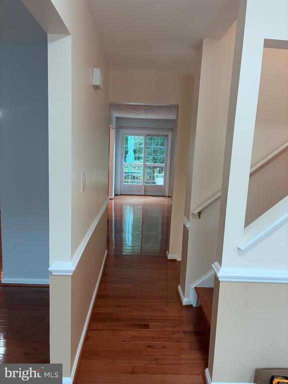Building Photo - 7209 Lake Cove Dr