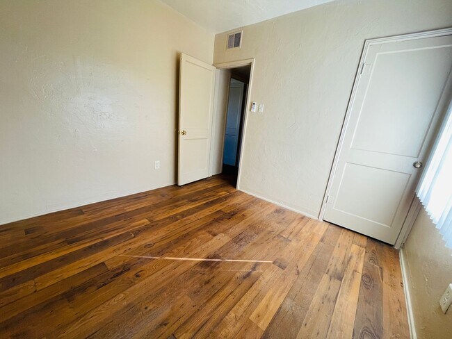 Building Photo - Casita Style Apartments In Tucson's Historical Neighborhoods!