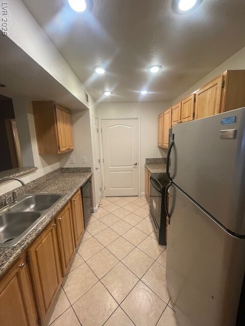 Building Photo - 5055 W Hacienda Ave